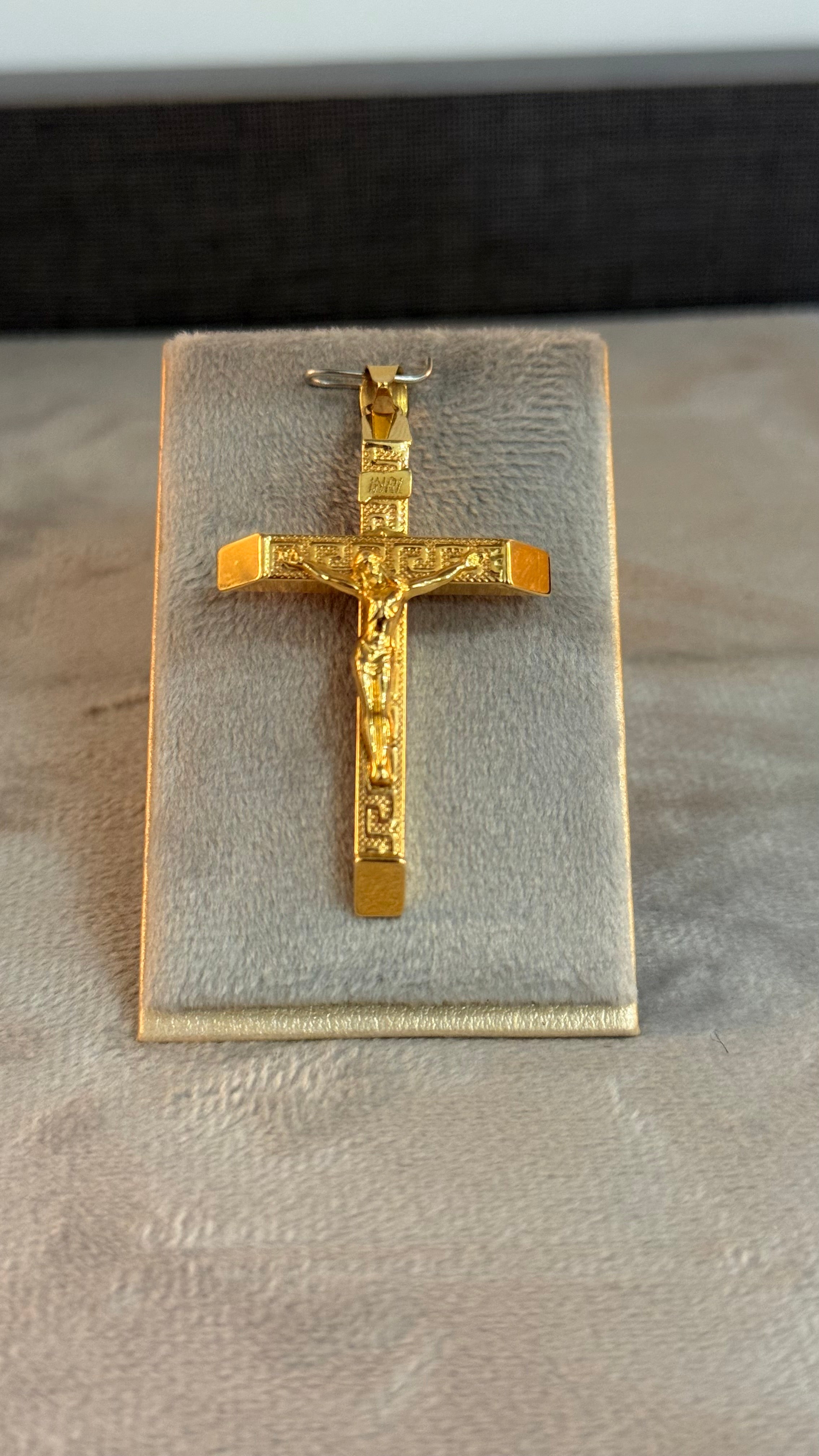 Dije Cruz Versace 3,2Gr