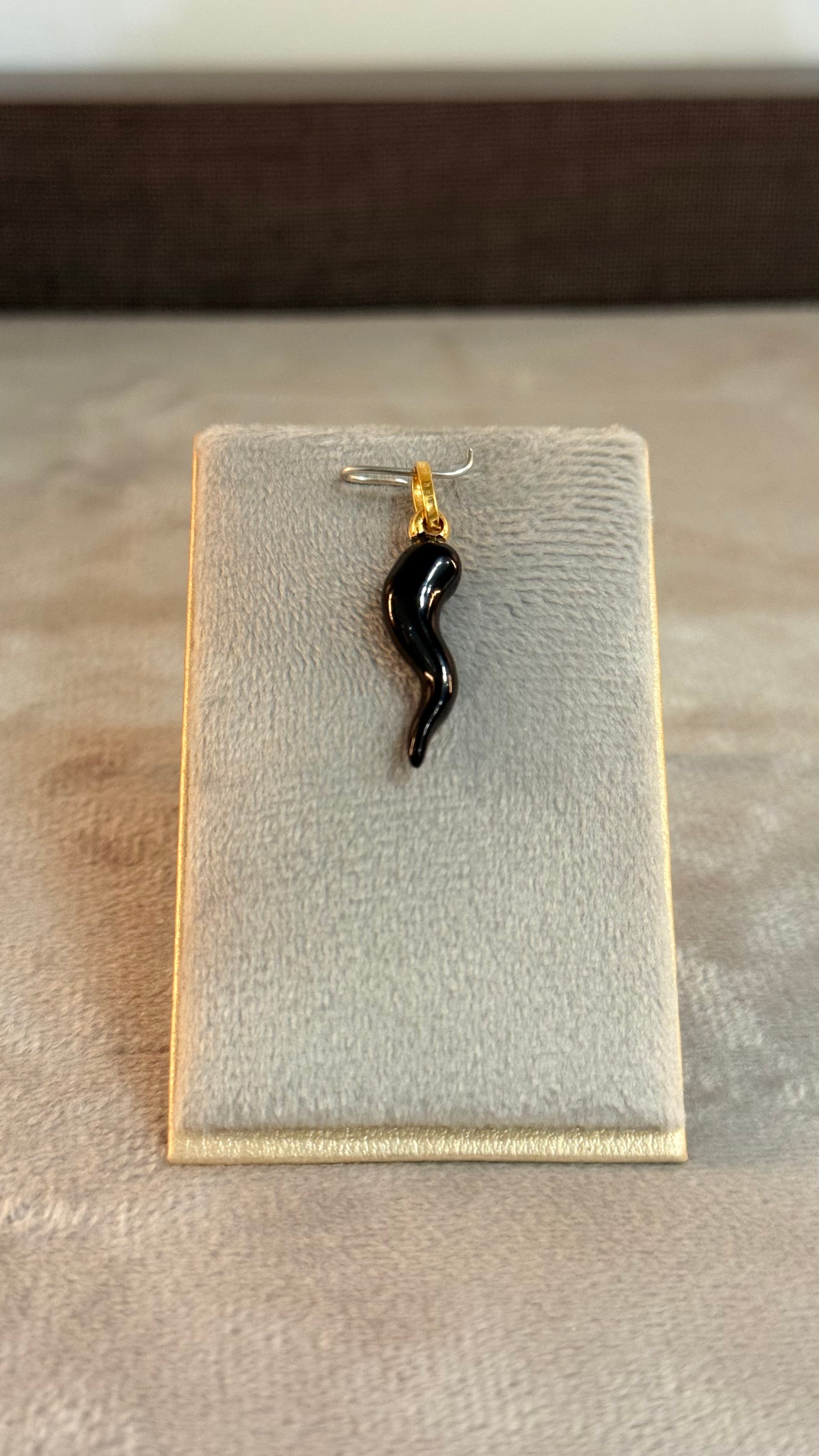 Dije Cornello Negro 1,03Gr