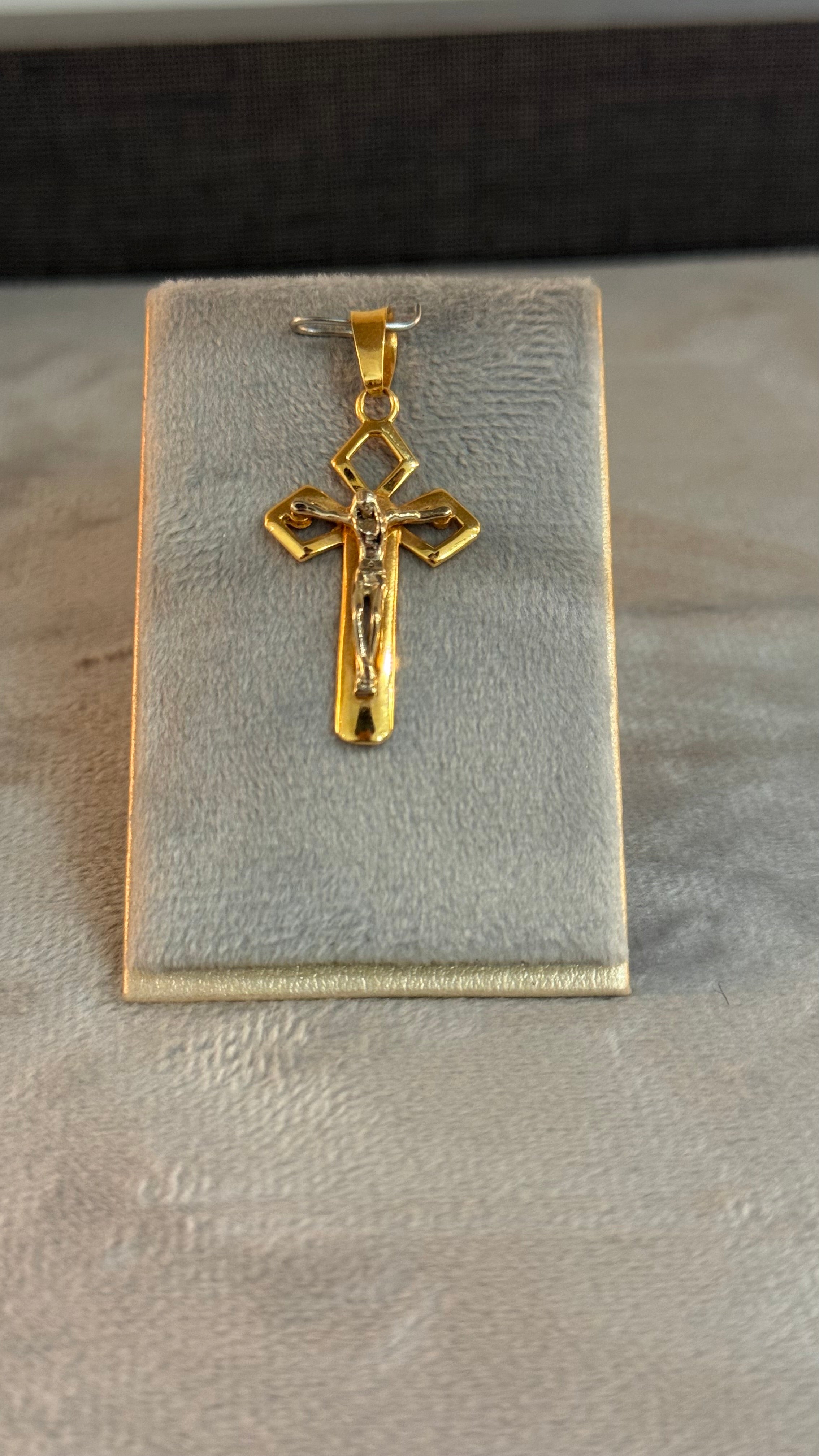 Dije Cruz Cartier 2,7Gr