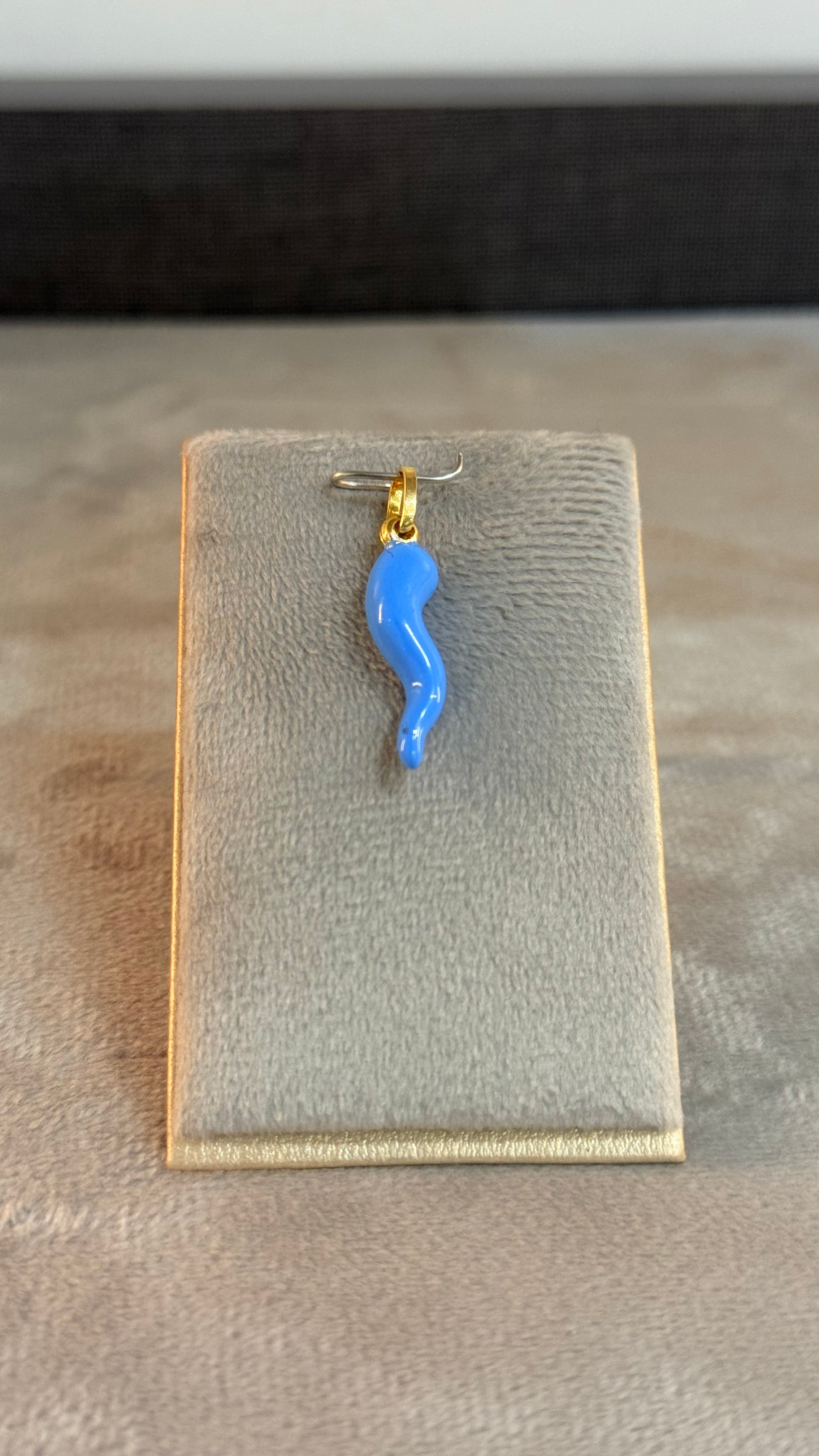 Dije Cornello Azul Grande 1,03Gr