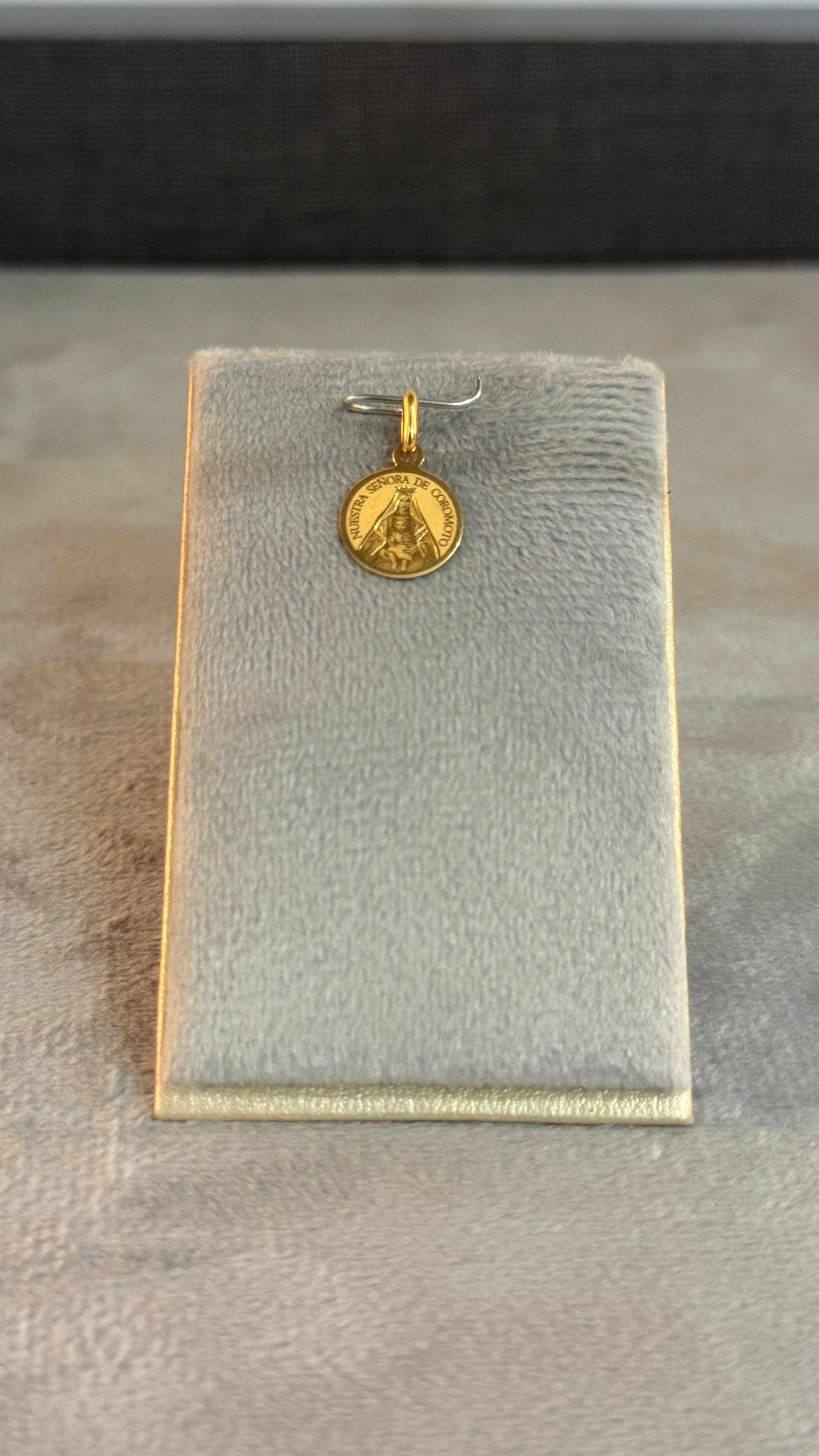 Dije Virgen de Coromoto Pequeña 0,48